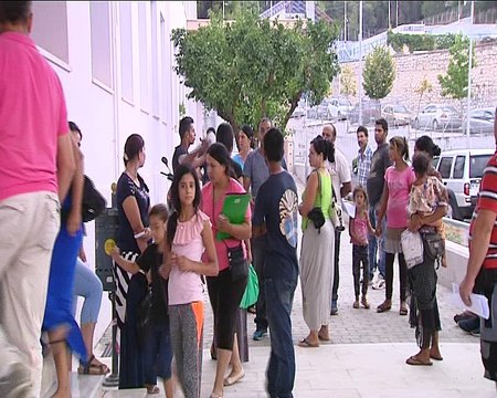 Ταλαιπωρία και εκνευρισμός στα ΚΕΠ για το εισόδημα αλληλεγγύης