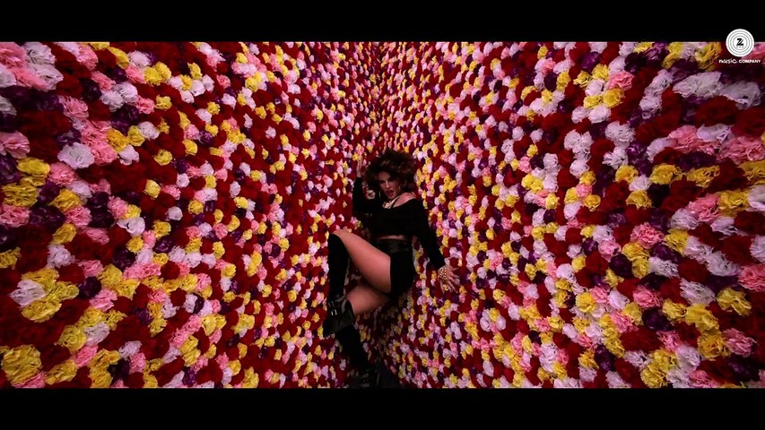 Hug Me - FULL VIDEO - Beiimaan Love - Sunny Leone & Rajniesh Duggall - Kanika Kapoor & - YouTube