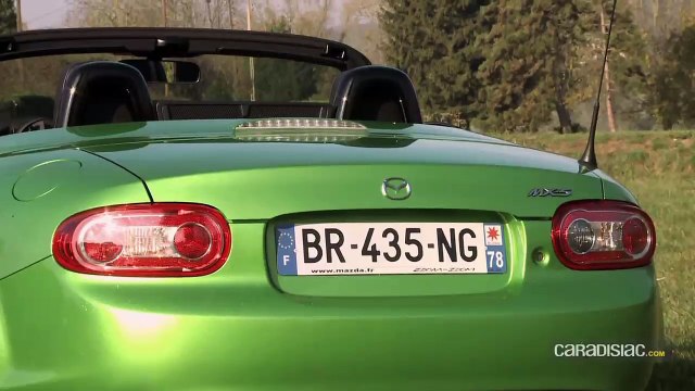 Vidéo : nos droles de dames testent la Mazda MX5 Black edition