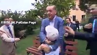 ترک صدر نے جب مریض بچے کی عیادت کی تو بچے اپنے گلے سے لگا دیا