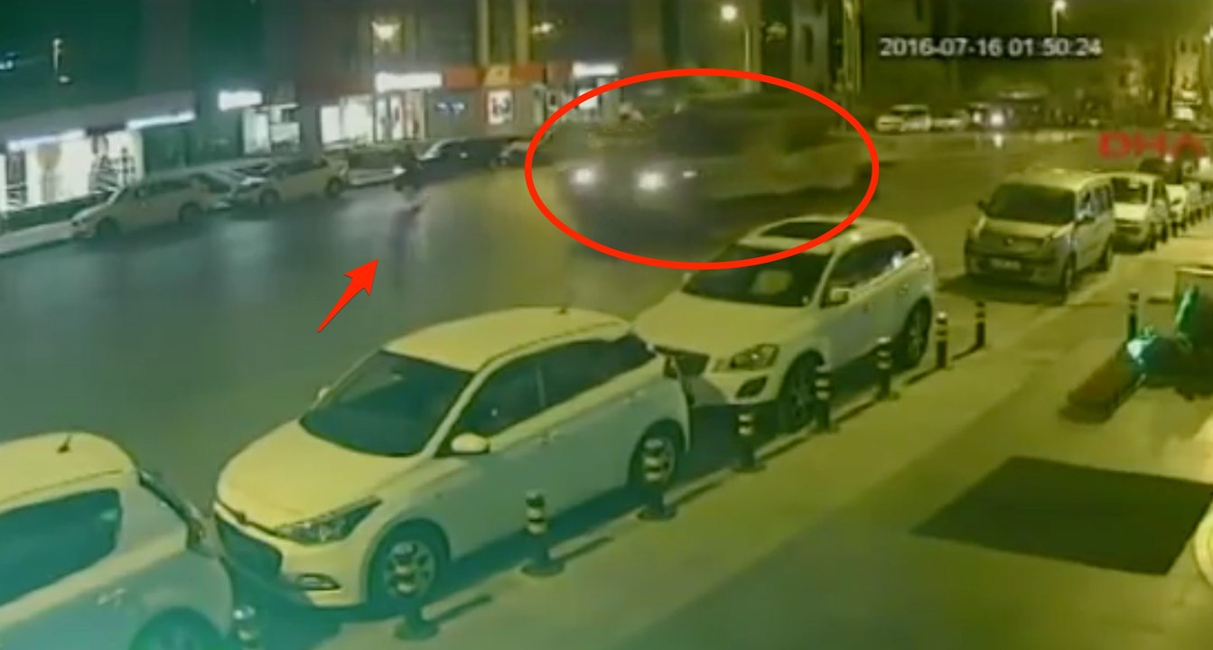 Un homme se jette sous deux tanks lors du coup d'état en Turquie !