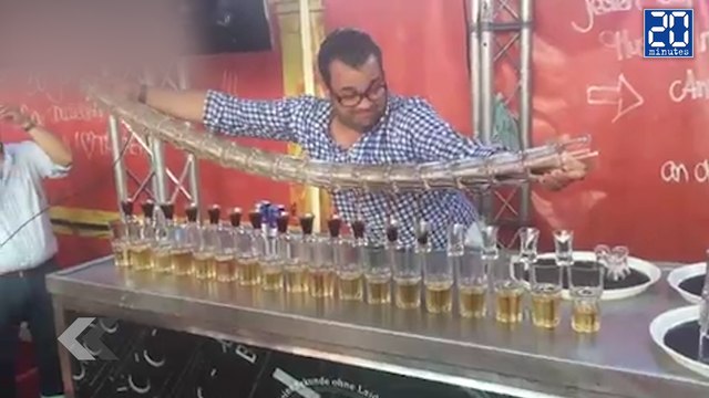 Il fait un jagerbomb avec 17 verres en même temps ! - Le rewind du mercredi 20 juillet 2016.