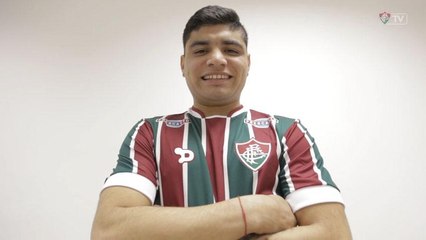 下载视频: Meia argentino Aquino se apresenta para os torcedores do Fluminense