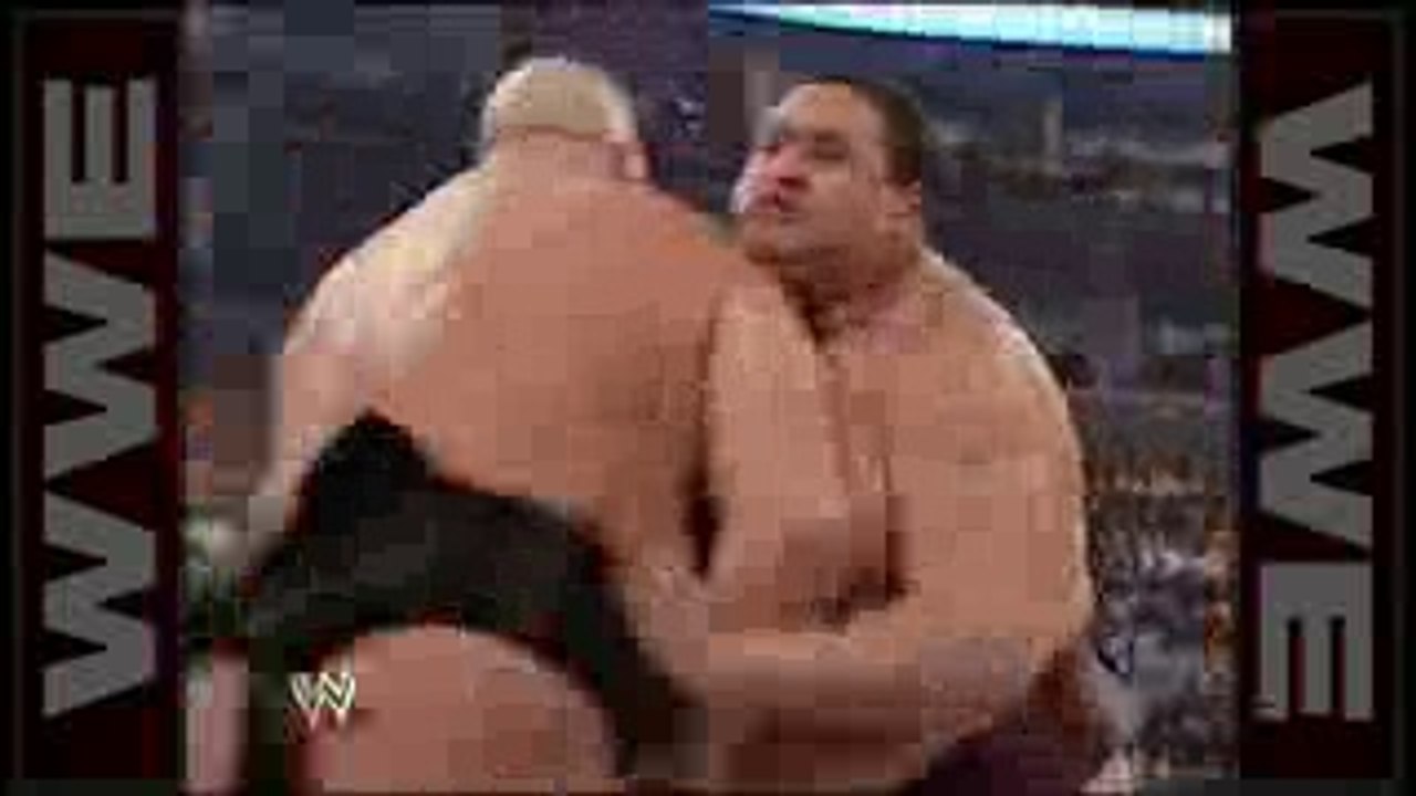 Big Show attempts to overpower sumo champion Akebono