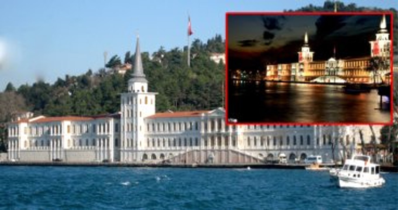 Darbe Girişimi Sonrası Kuleli Askeri Lisesi'nde Asılı Olan Bayraklar İndirildi