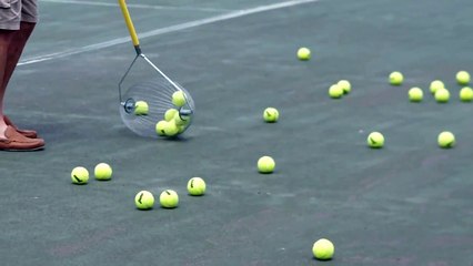 un ramasseur de balle de tennis