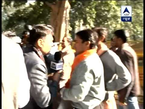 Protest at residence of Sushil Kumar Shinde