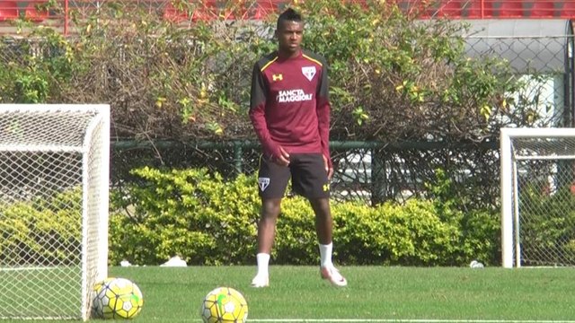 Recuperado! Kelvin volta a treinar normalmente com elenco do São Paulo