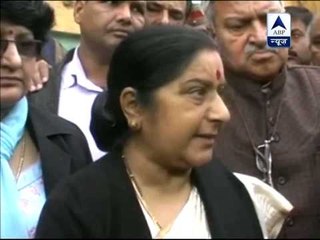 Bring 10 heads from Pakistan if martyr Hemraj's head not returned: Sushma Swaraj