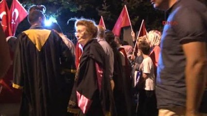 Akademisyenlerden Demokrasi Nöbetine Destek