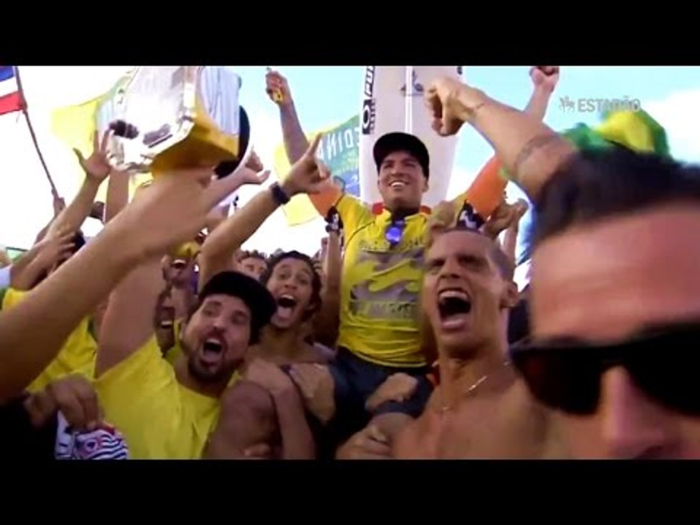 Amigos e familiares comemoram vitória de Medina
