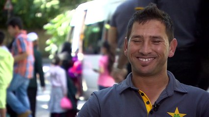 What did Yasir Shah's daughter during his live interview.