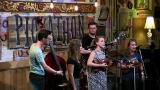 Lucky Barn (S03E04) The Quebe Sisters - Every Which-A-Way @Pickathon 2015