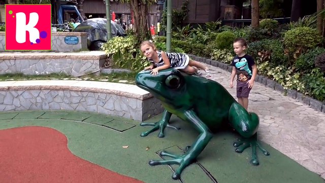 Водные развлечения у Мисс Кати и пенный бассейн Гонконг Оушн Парк бегаем в пенном бассейне смотрим наш канал новое видео