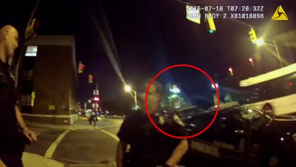 Au volant, il joue à Pokémon Go et percute la police