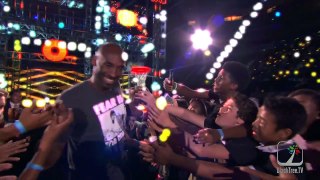 Kobe Bryant gets gooey at Kids Choice Sports Awards