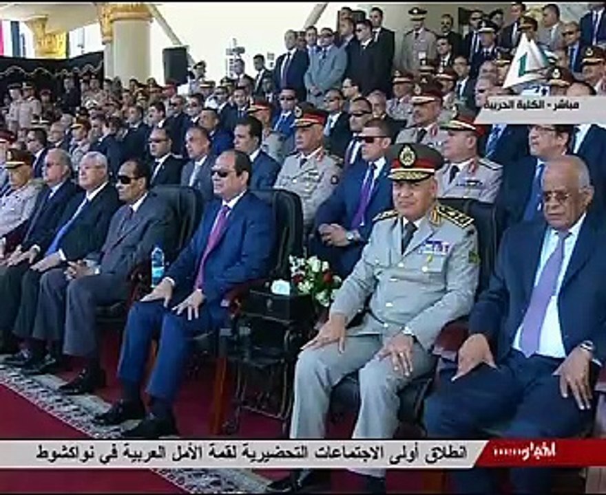 خريجو الكلية الحربية يرسمون "تحيا مصر" بأجسادهم أمام الرئيس السيسى