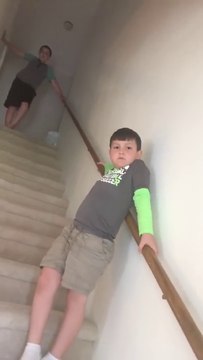 Un enfant explose de joie à l'annonce de sa guérison du cancer