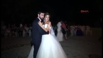 Bursa Darbe Girişimi Yüzünden Yabancı Damat Gelemeyince Gelin Düğünde Tek Başına Oynadı