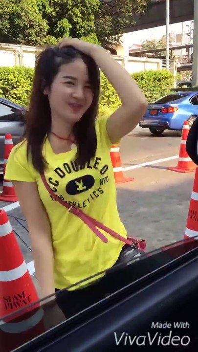 Sexy Girl Dances in the Middle of the street | Funny Video | LMAO