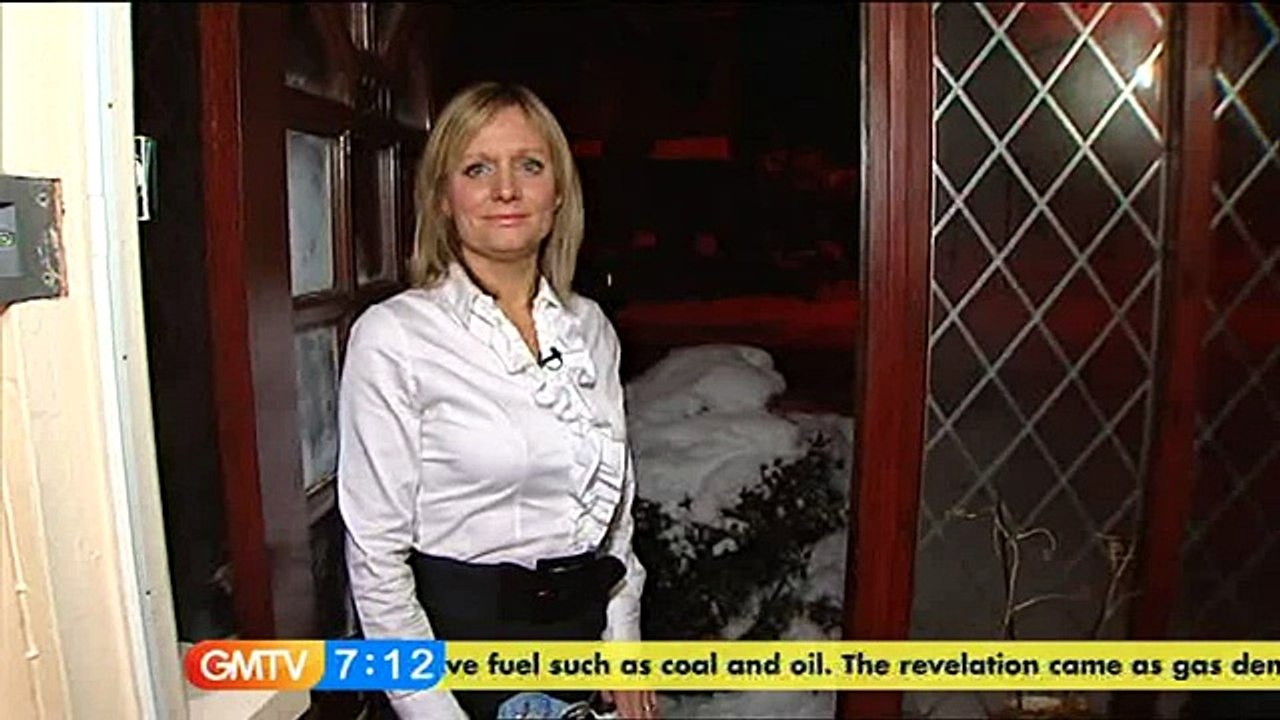 Elaine Willcox - GMTV Tight White Blouse 08 Jan 10 (HQ)