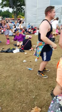 Grosse danse sur Uptown Funk en plein festival en Ecosse