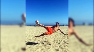 Le ciseau de Zlatan Ibrahimovic en slow motion sur la plage