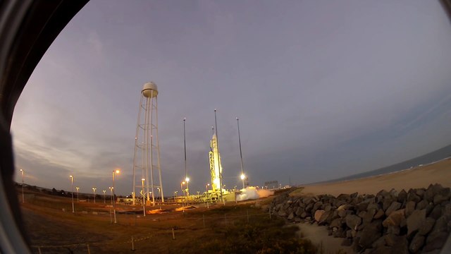 Décollage raté et explosion d'une fusée Antares filmée à la GoPro