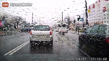 Very strange road accident....What the hell was that!!!