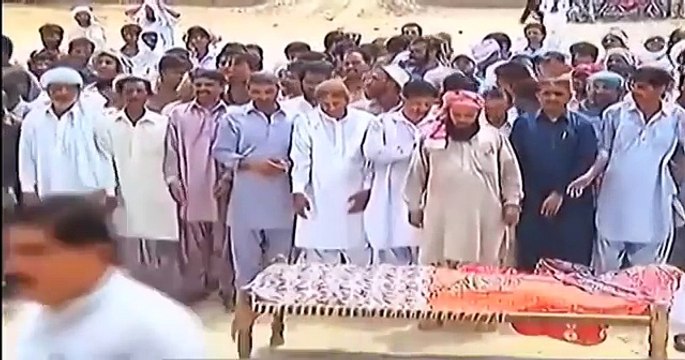 [REAL VIDEO] Qandeel Baloch Funeral _ Qandeel Baloch Namaz-e-Janaza _ LIVE Funeral Function