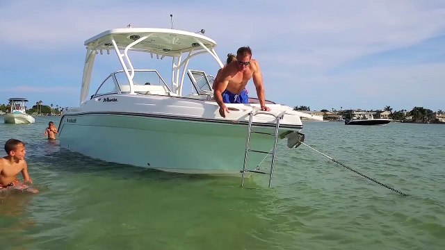 2017 Boat Buyers Guide: Century Boats 24 Resorter