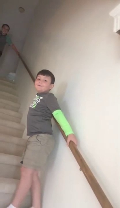 Regardez la réaction de ce gamin qui apprend qu'il est guérit du cancer! Magnifique