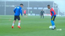 Mesmo com neblina, treino da Seleção tem gols e belos lances