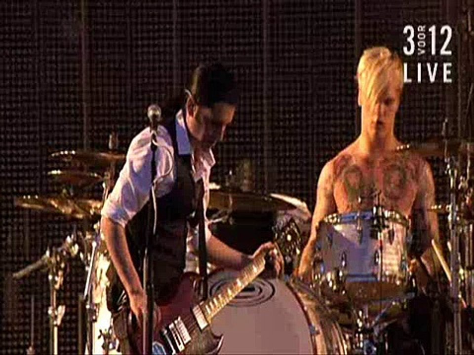 Placebo - Sleeping With Ghosts  live @ Pinkpop 2009 (9/19)