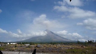 Mayon Volcano December 25, 2009 9:49AM