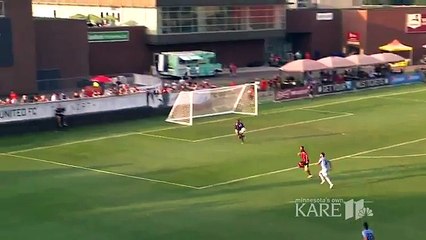 Gol contra bizarro marca amistoso nos EUA