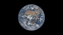 Espace: un time-lapse des rotations de la Terre sur une année