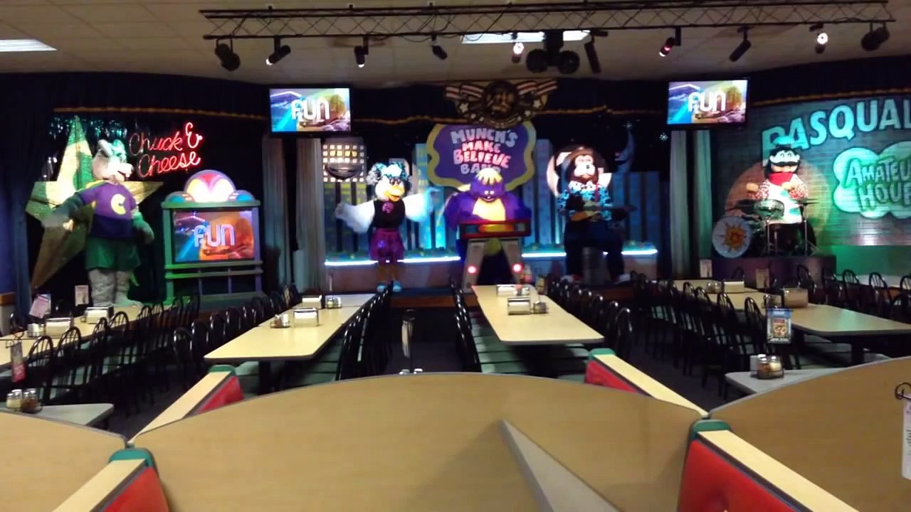 Chuck E. Cheese's Winter 2015 Show / Song 1 - Houston, Tx