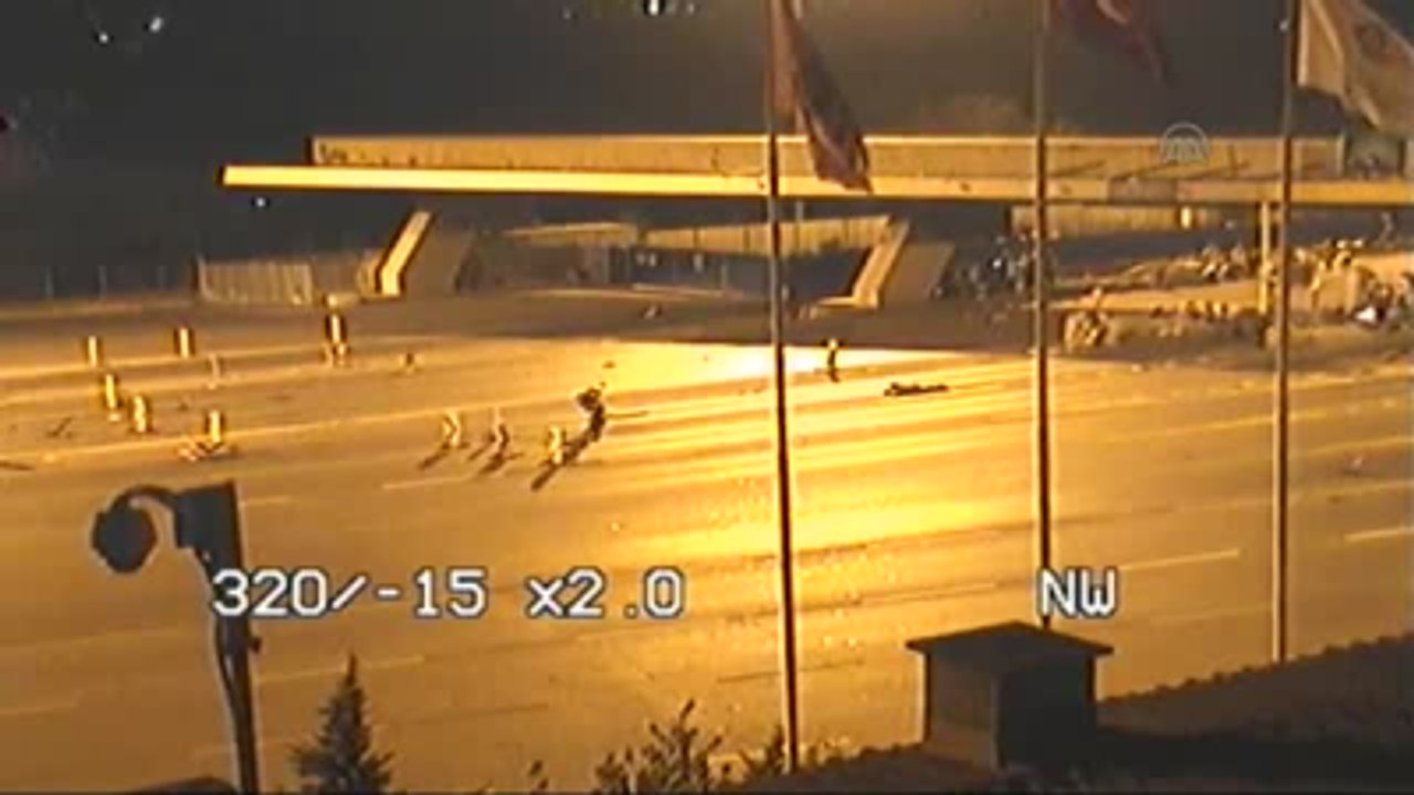 Darbe Girişimi Gecesi Boğaziçi Köprüsü'nde Yaşananlara Ait Yeni Görüntüler (2)