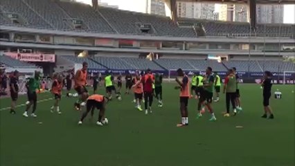 Wayne Rooney Gets Two Successive Nutmegs In Training!