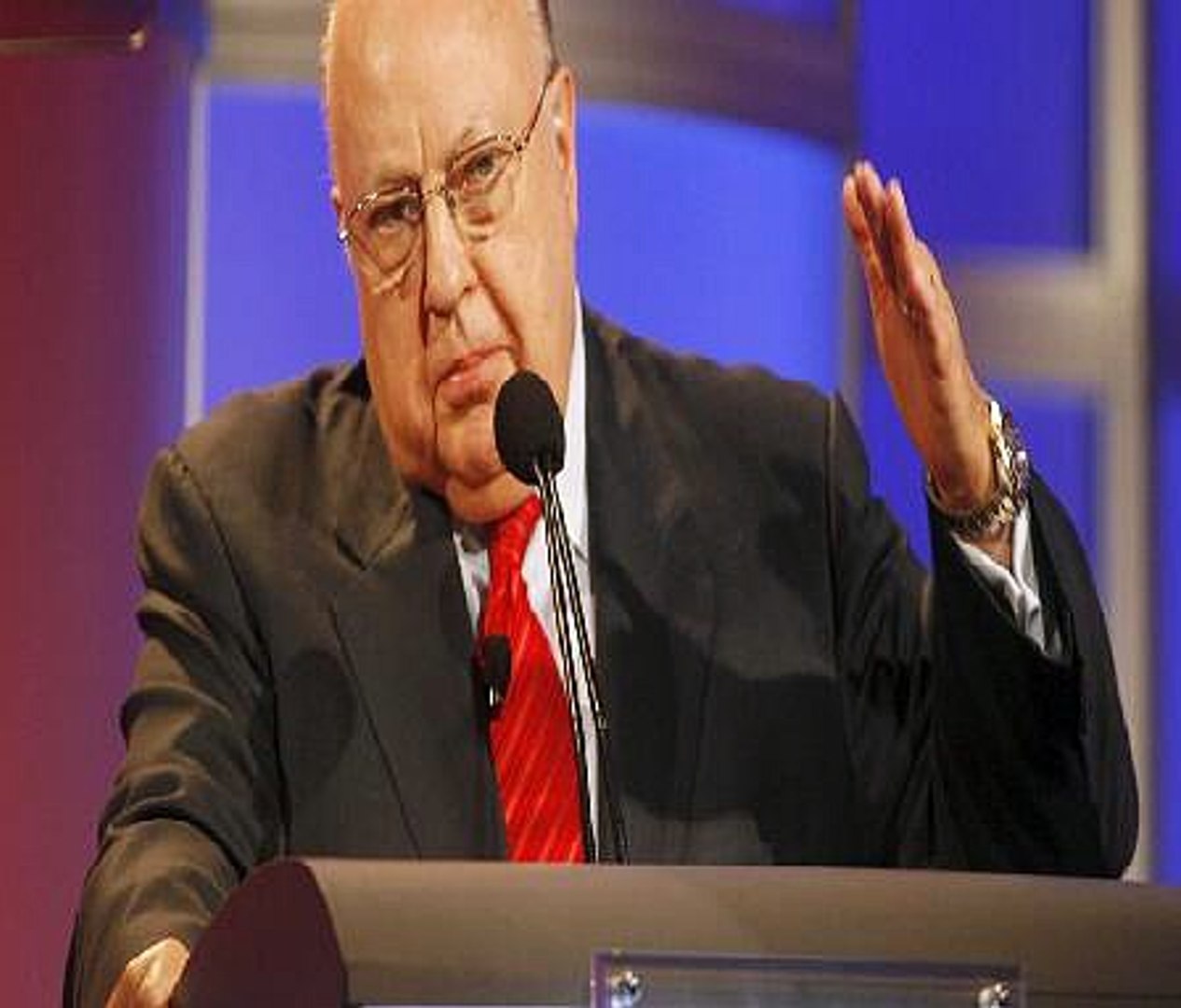 Fox News Chief Resigns