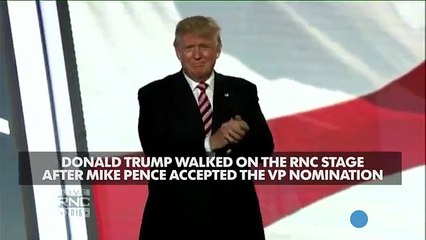 El incómodo momento que pasó Donald Trump al intentar darle un beso a su compañero