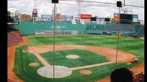 Fenway Park fan makes a smooth one-handed catch