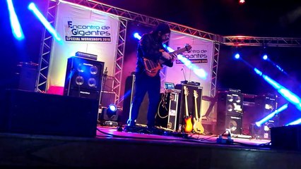 Júlio Cezar no 'Encontro De 5 Gigantes do Contrabaixo' Part 01.(Tapping e Todas As Horas Do Mundo)