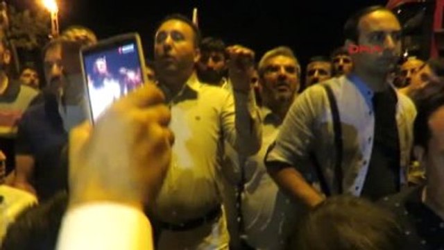 Mardin Midyat'ta Helikopter Uçuşları Panik Yarattı, Komutanlık Önü Tır ve Kamyonlarla Kapatıldı