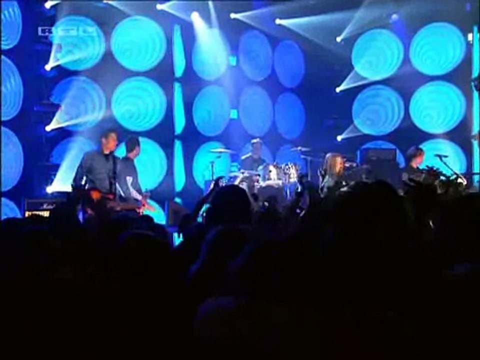 2004-07-17 - Avril Lavigne - My Happy Ending (Live @ TOTP)