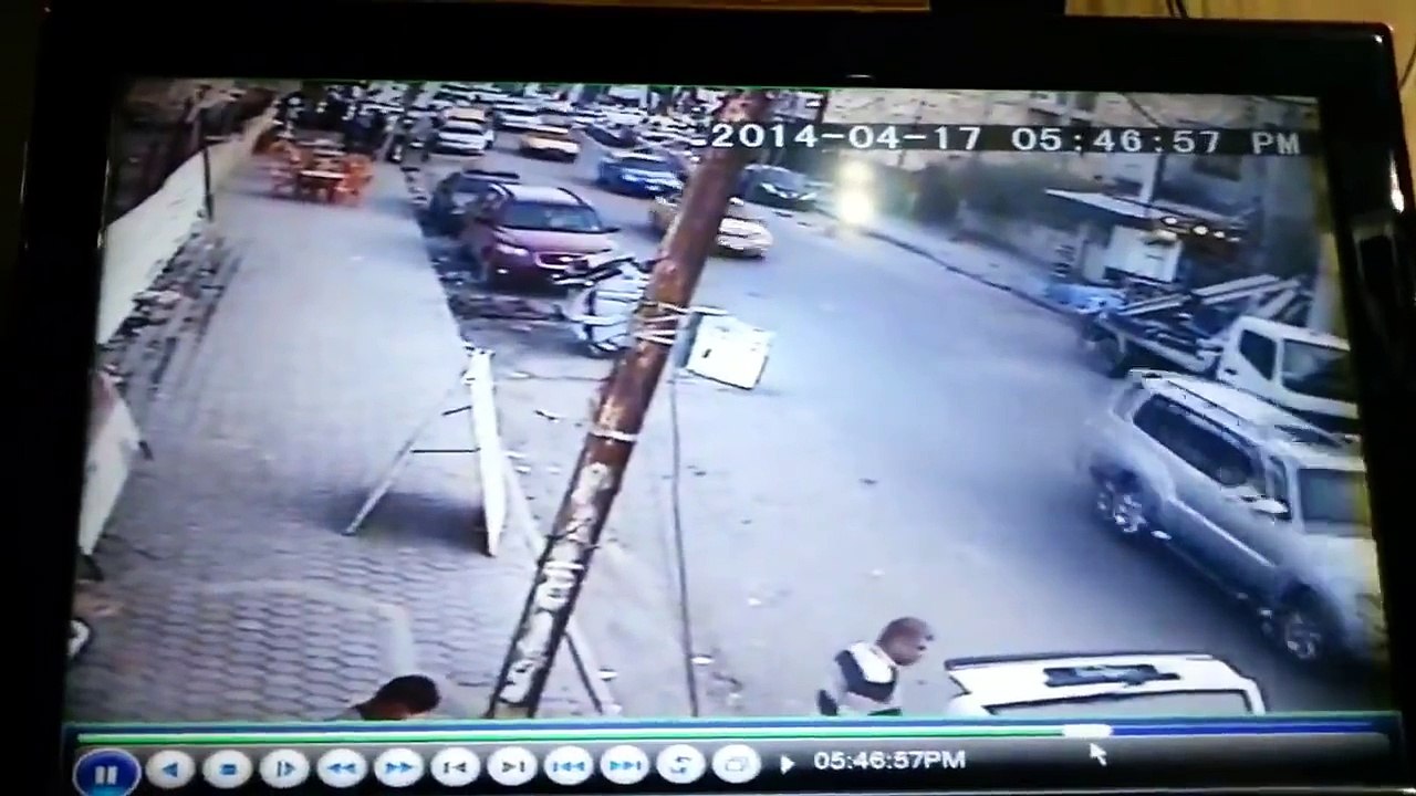 لحظة انفجار السيارة المفخخة في منطقة الكرادة 17/4/2014