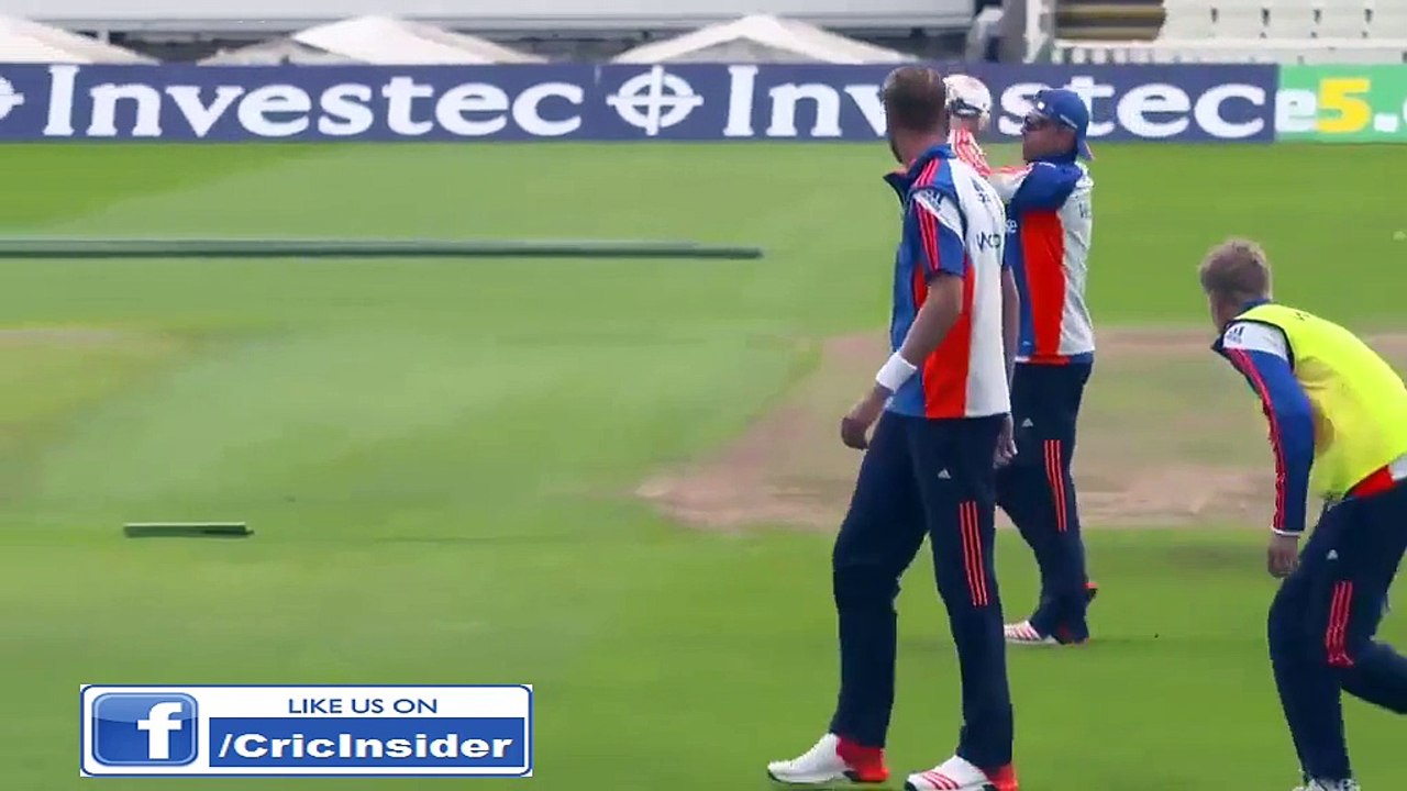 Joe Root Pulls Stuart Broad Pants Down