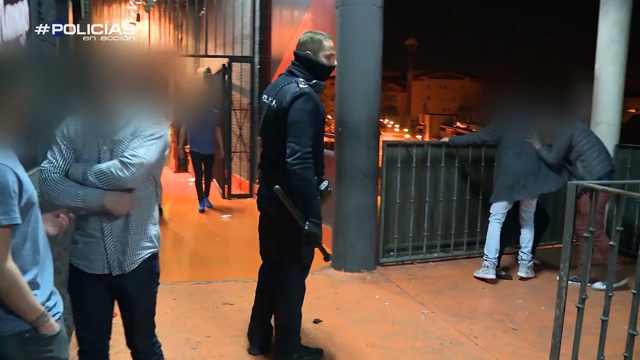 Un joven en una reyerta – Policías en Acción