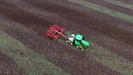 The new John Deere 9RX series tractors – 360° bird’s eye view